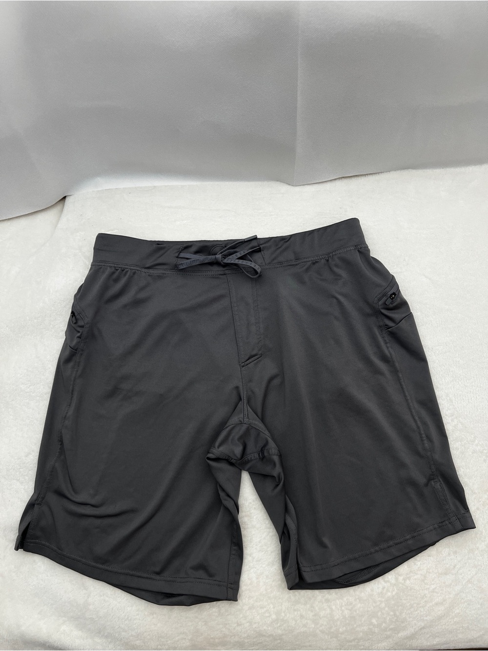 Hylete Above-Knee Helix III Short Stretchy Sporty Athleisure Shorts Gray Medium